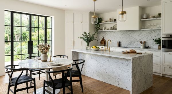 10 idées créatives pour intégrer le marbre de Carrare dans votre déco