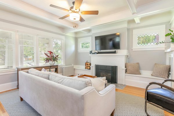 Quelles sont les meilleures stratégies pour maintenir la chaleur d'une piscine intérieure en hiver?